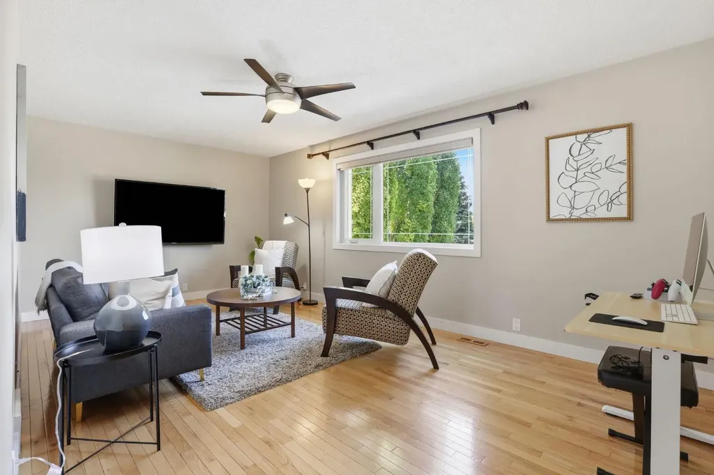 135 Douglas Woods Hill SE Calgary AB T2Z3B2