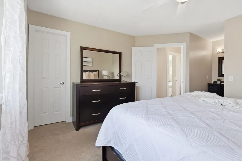 135 Douglas Woods Hill SE Calgary AB T2Z3B2