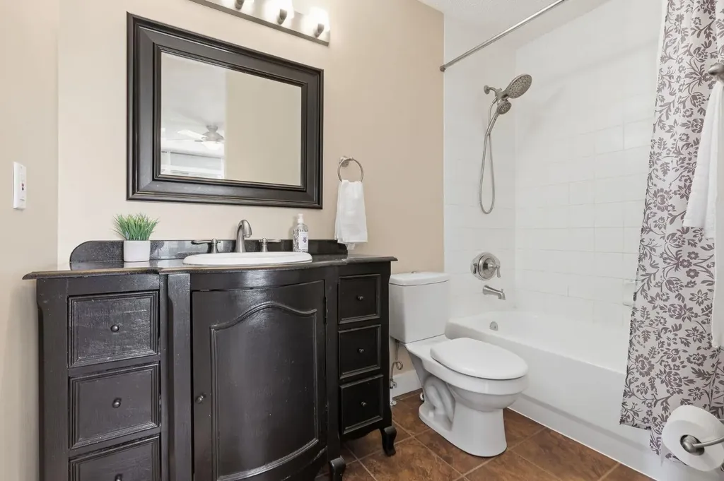 135 Douglas Woods Hill SE Calgary AB T2Z3B2