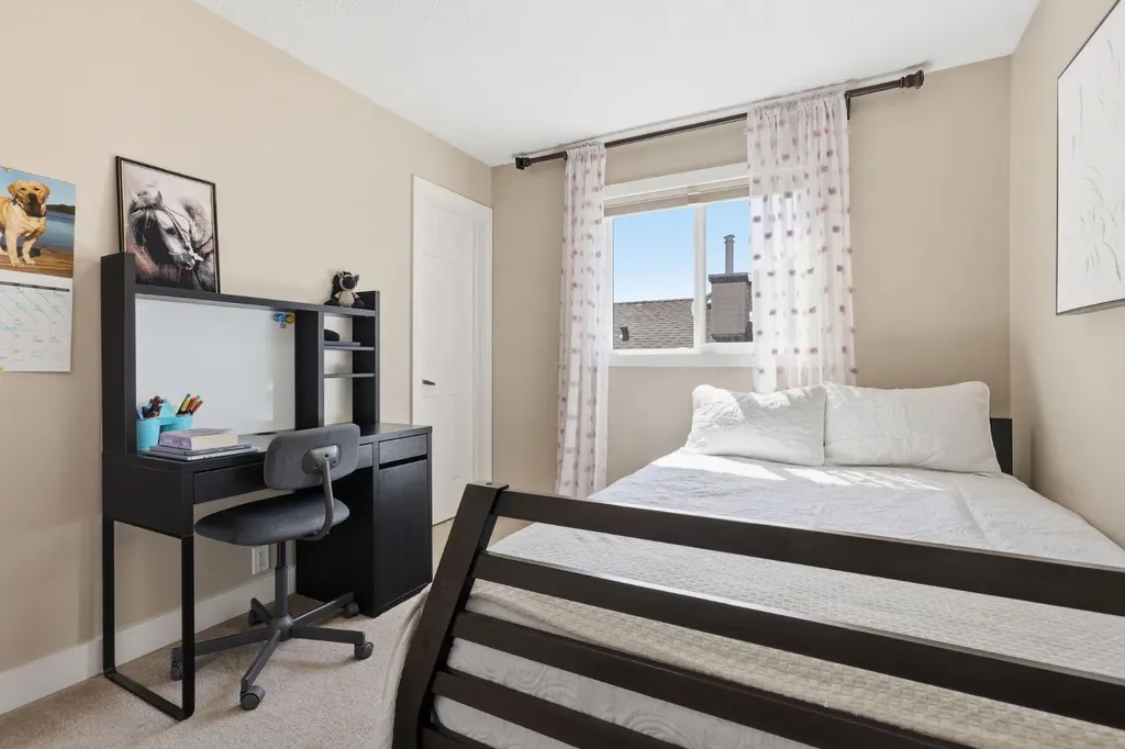 135 Douglas Woods Hill SE Calgary AB T2Z3B2