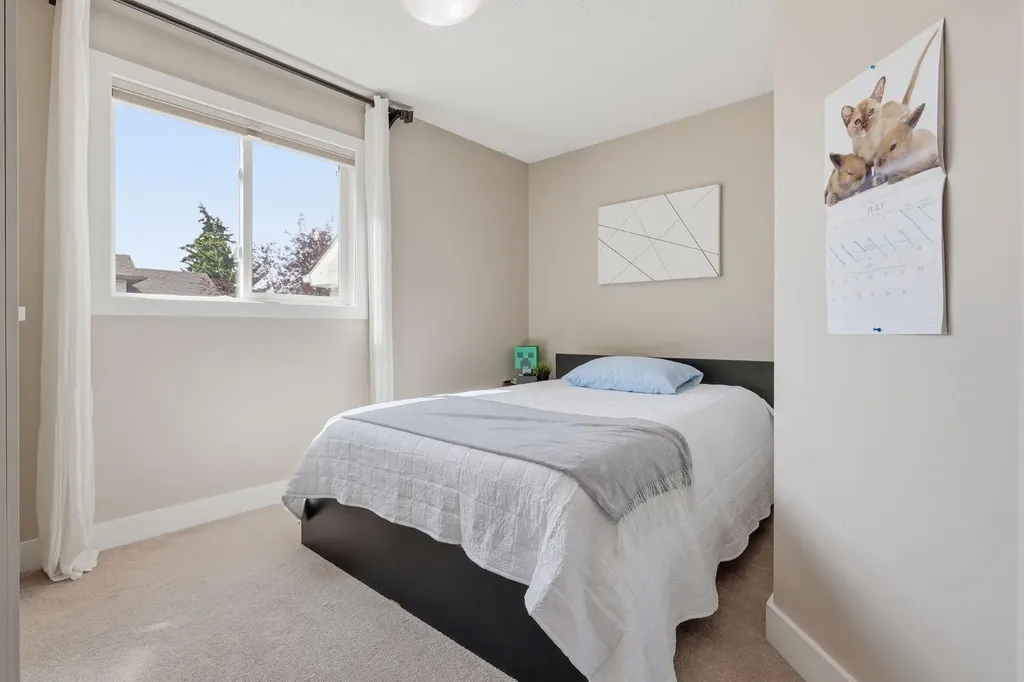 135 Douglas Woods Hill SE Calgary AB T2Z3B2