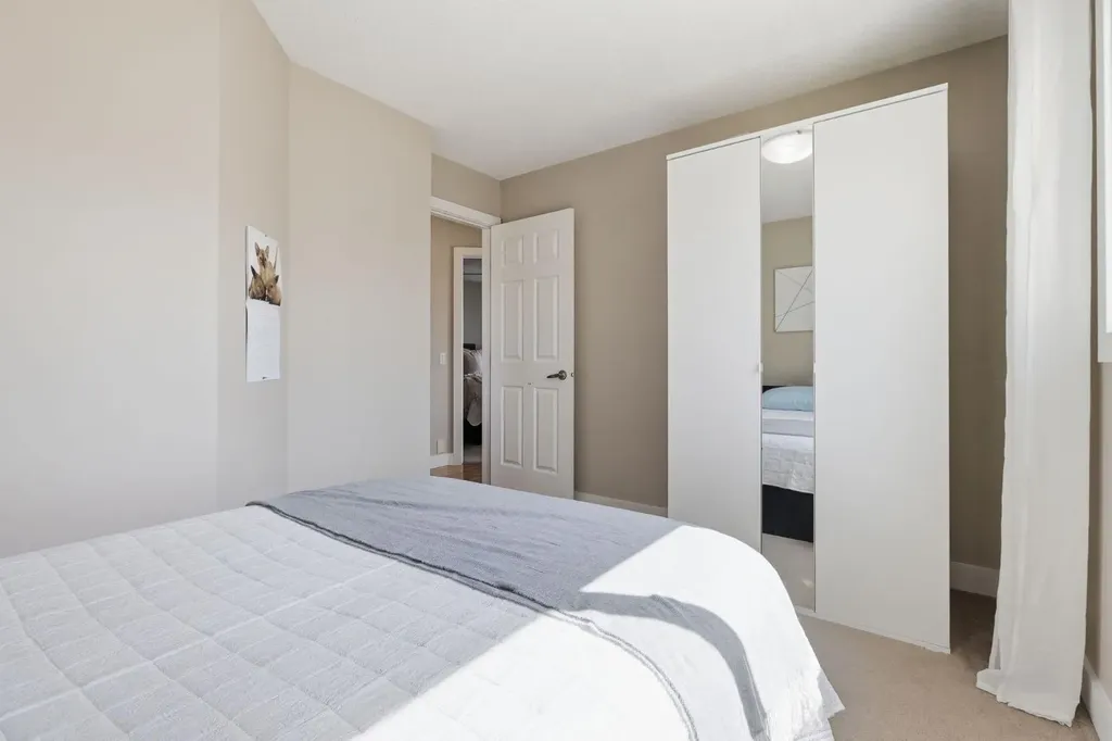135 Douglas Woods Hill SE Calgary AB T2Z3B2