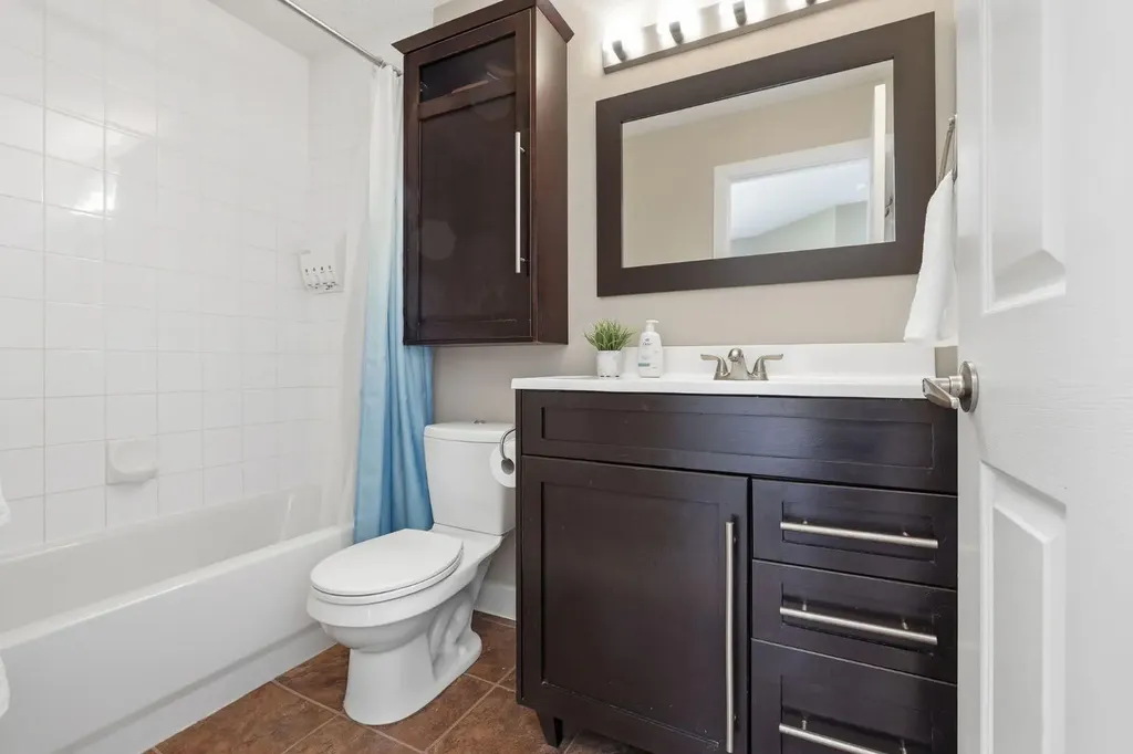 135 Douglas Woods Hill SE Calgary AB T2Z3B2