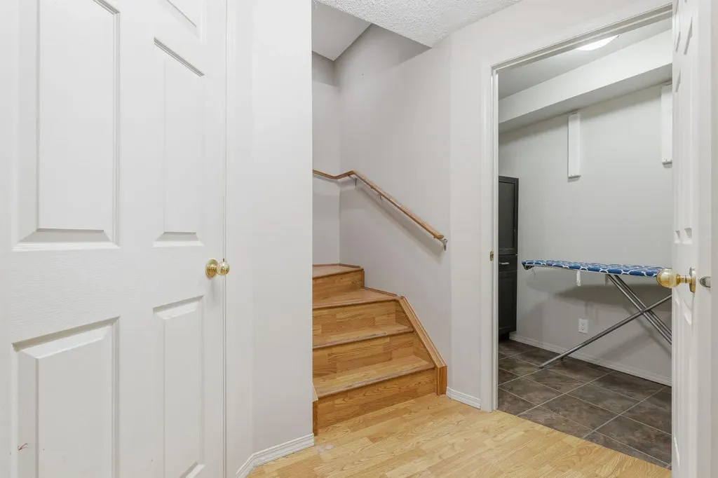 135 Douglas Woods Hill SE Calgary AB T2Z3B2
