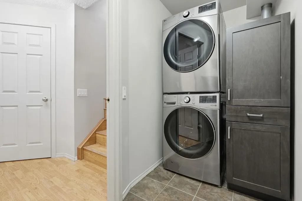 135 Douglas Woods Hill SE Calgary AB T2Z3B2