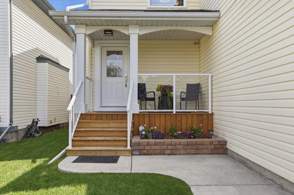 135 Douglas Woods Hill SE Calgary AB T2Z3B2
