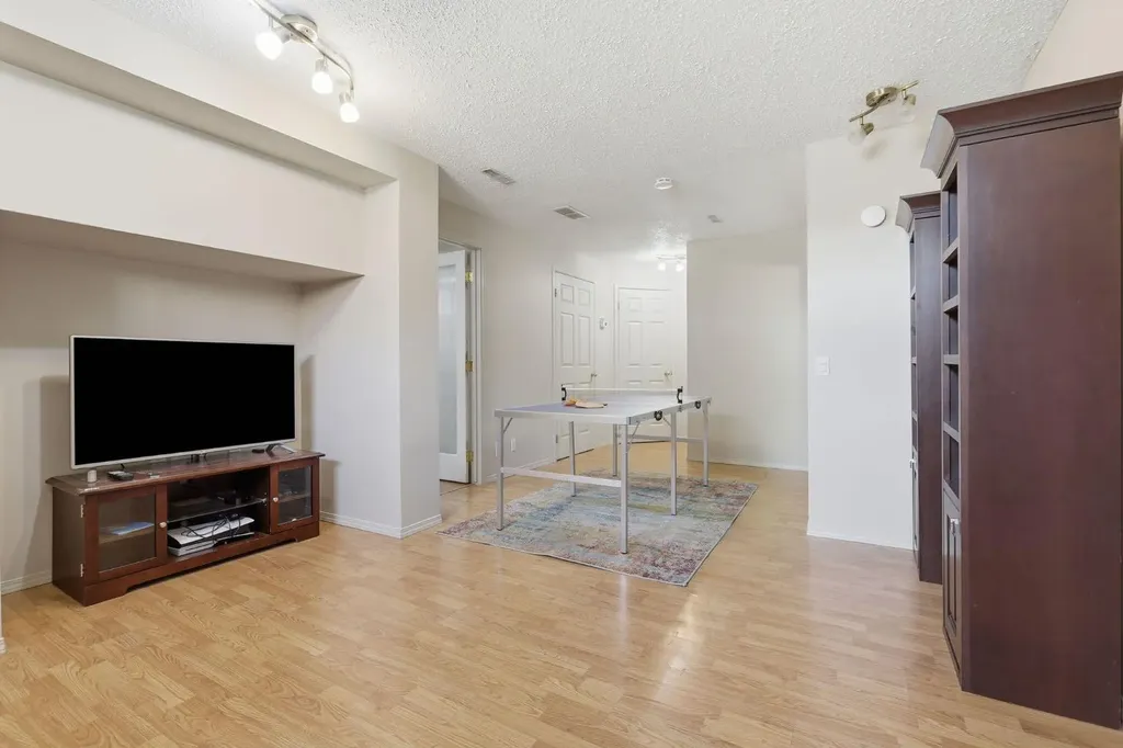 135 Douglas Woods Hill SE Calgary AB T2Z3B2