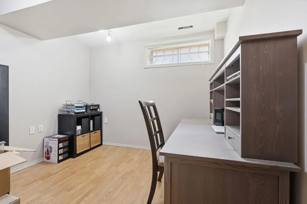 135 Douglas Woods Hill SE Calgary AB T2Z3B2