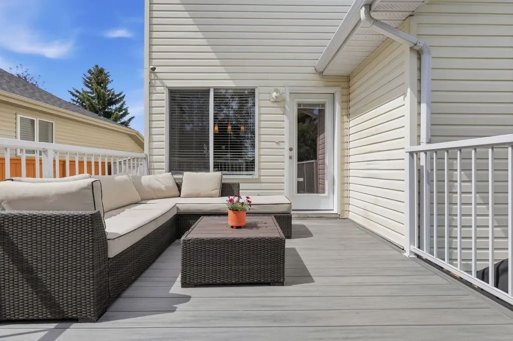 135 Douglas Woods Hill SE Calgary AB T2Z3B2