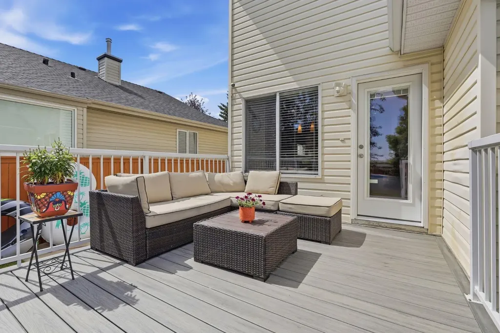 135 Douglas Woods Hill SE Calgary AB T2Z3B2