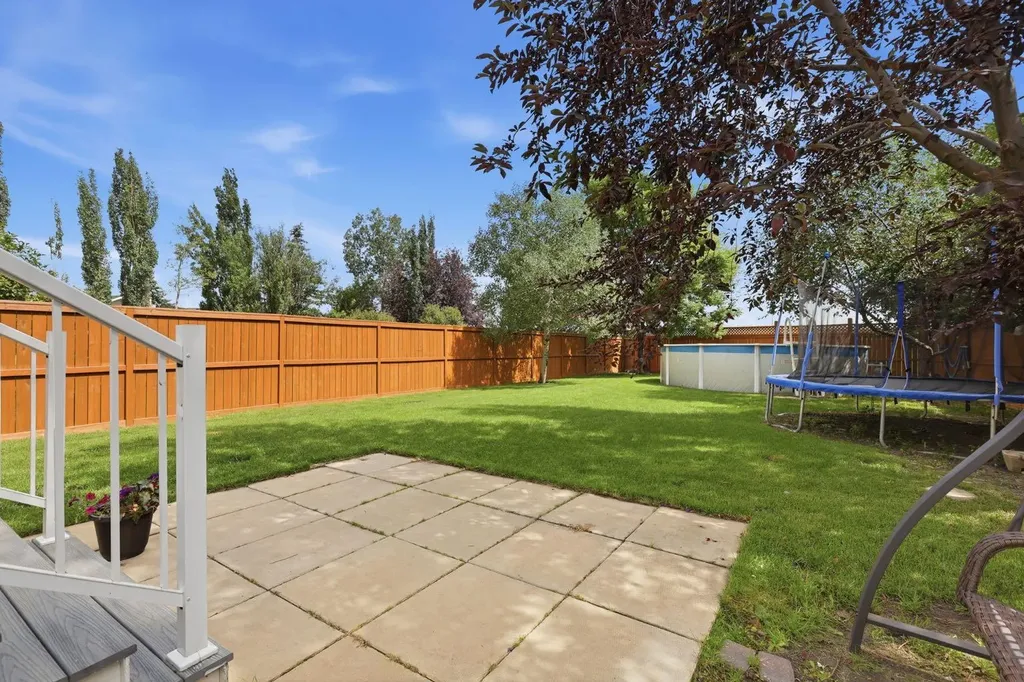 135 Douglas Woods Hill SE Calgary AB T2Z3B2