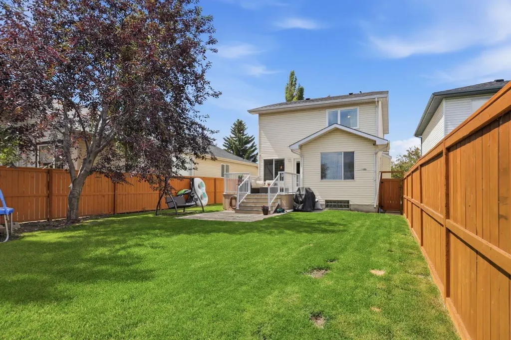 135 Douglas Woods Hill SE Calgary AB T2Z3B2