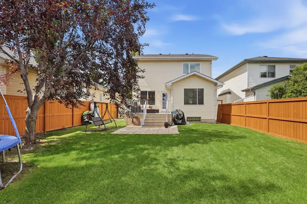 135 Douglas Woods Hill SE Calgary AB T2Z3B2