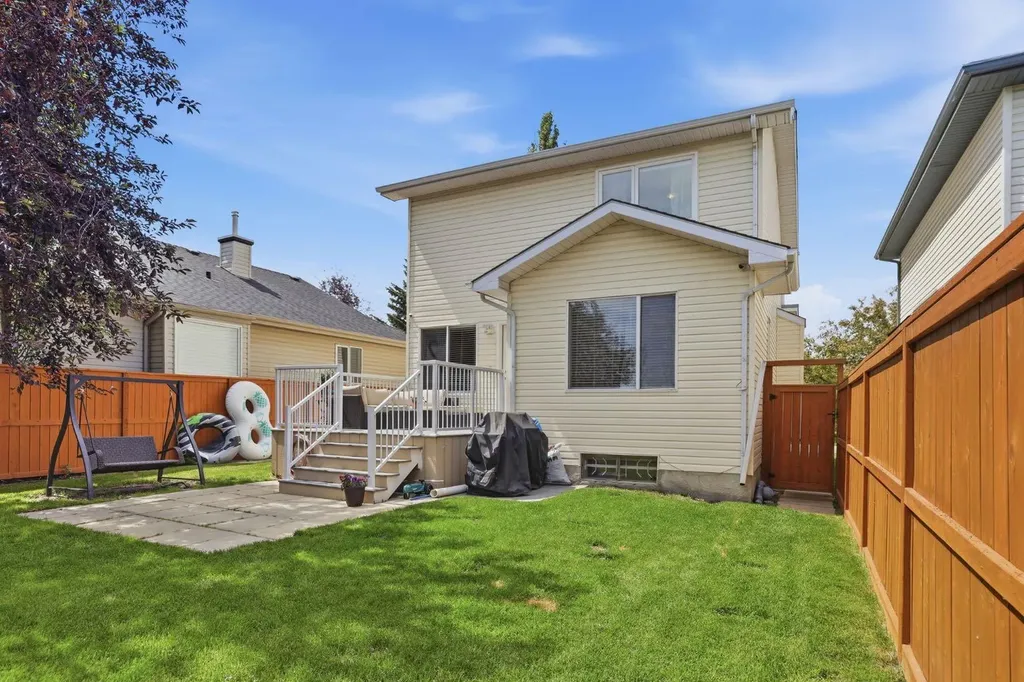 135 Douglas Woods Hill SE Calgary AB T2Z3B2