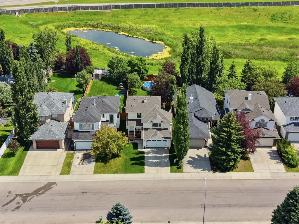 135 Douglas Woods Hill SE Calgary AB T2Z3B2