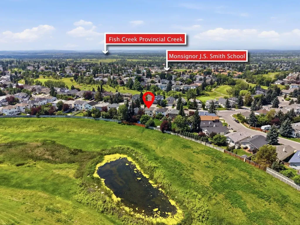 135 Douglas Woods Hill SE Calgary AB T2Z3B2