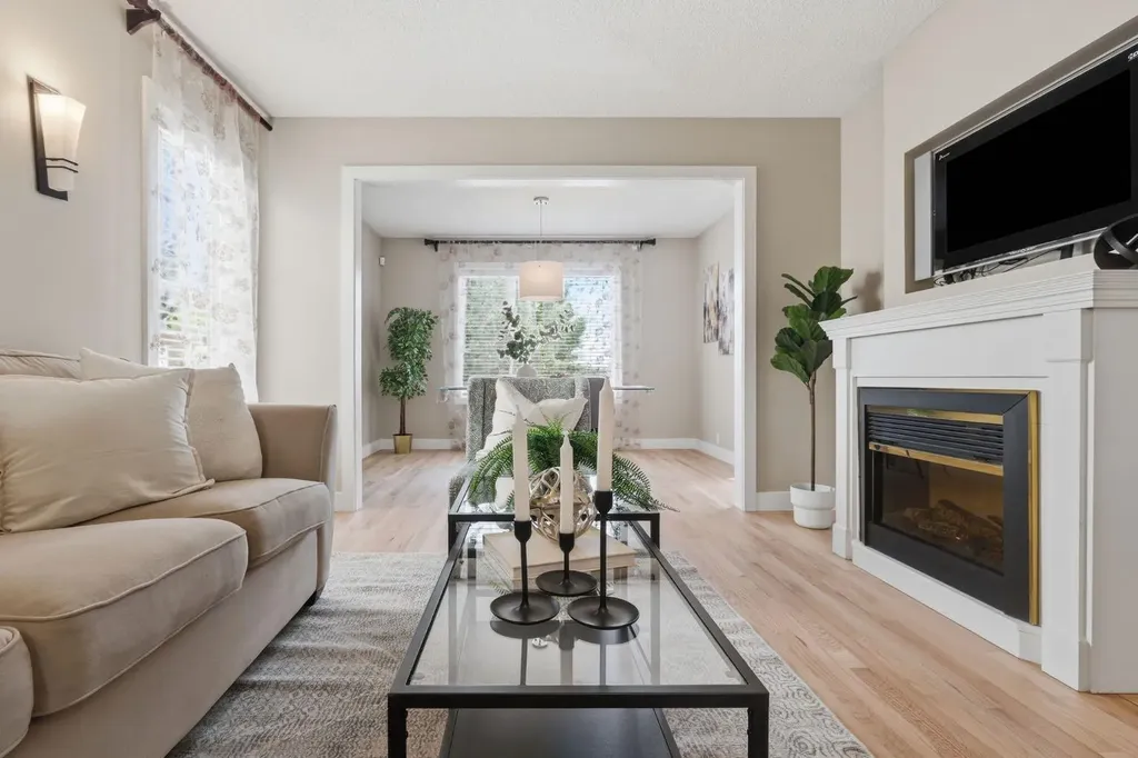 135 Douglas Woods Hill SE Calgary AB T2Z3B2