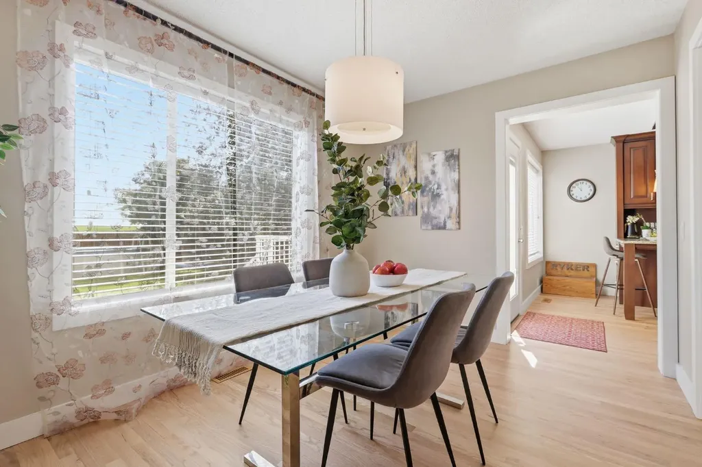135 Douglas Woods Hill SE Calgary AB T2Z3B2