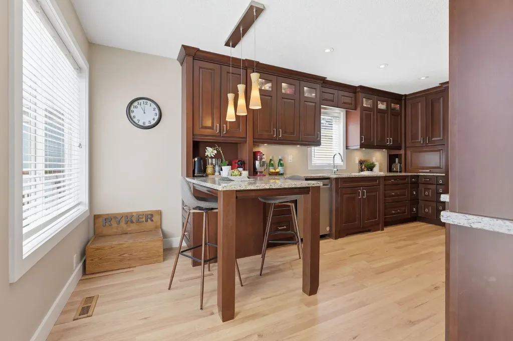135 Douglas Woods Hill SE Calgary AB T2Z3B2