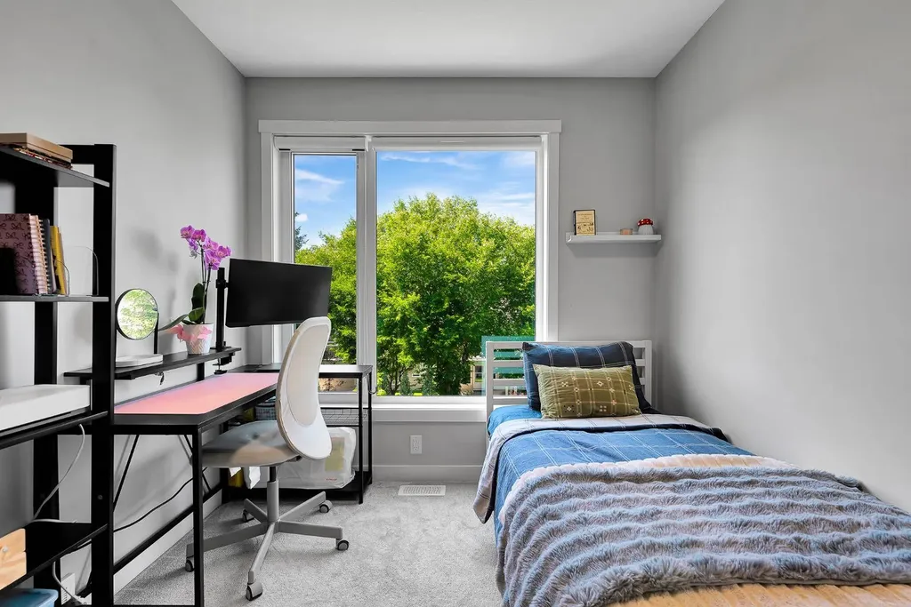 426 Shawnee Square SW Calgary AB T2Y 0W4