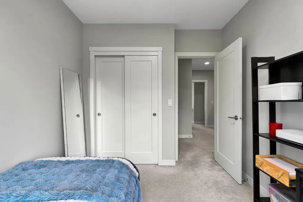 426 Shawnee Square SW Calgary AB T2Y 0W4