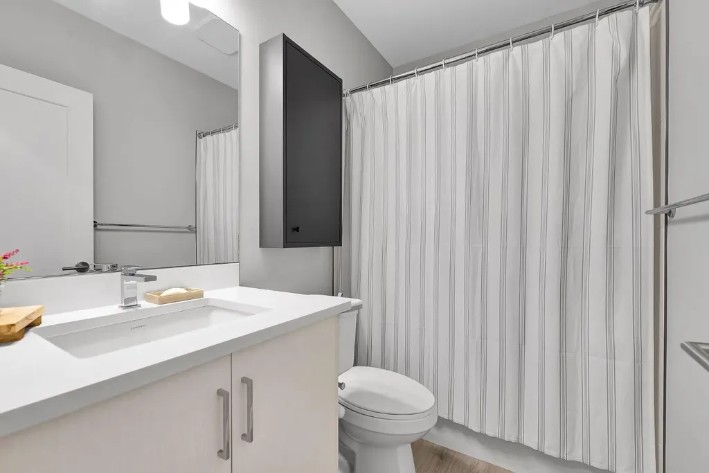 426 Shawnee Square SW Calgary AB T2Y 0W4