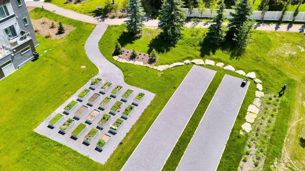 426 Shawnee Square SW Calgary AB T2Y 0W4