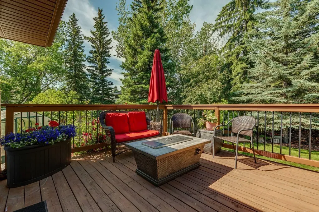 423 Canterbury Place SW Calgary AB T2W 2B6