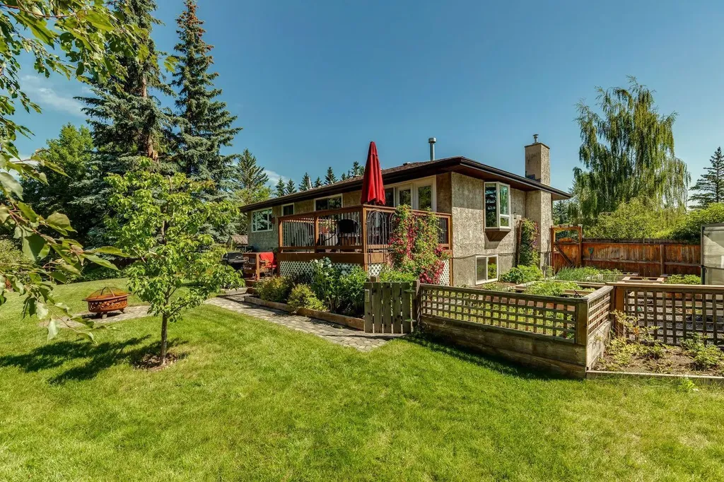 423 Canterbury Place SW Calgary AB T2W 2B6