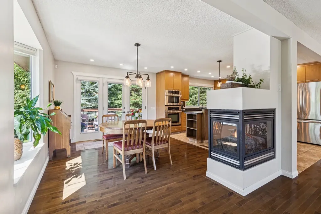 423 Canterbury Place SW Calgary AB T2W 2B6