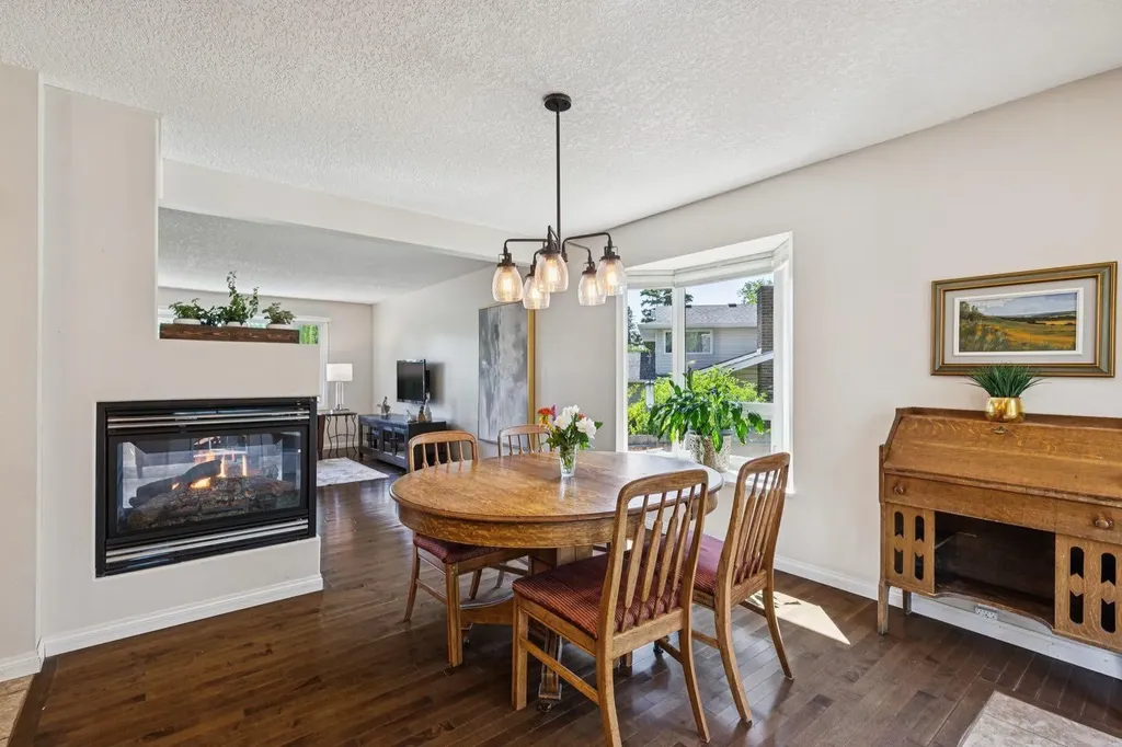 423 Canterbury Place SW Calgary AB T2W 2B6
