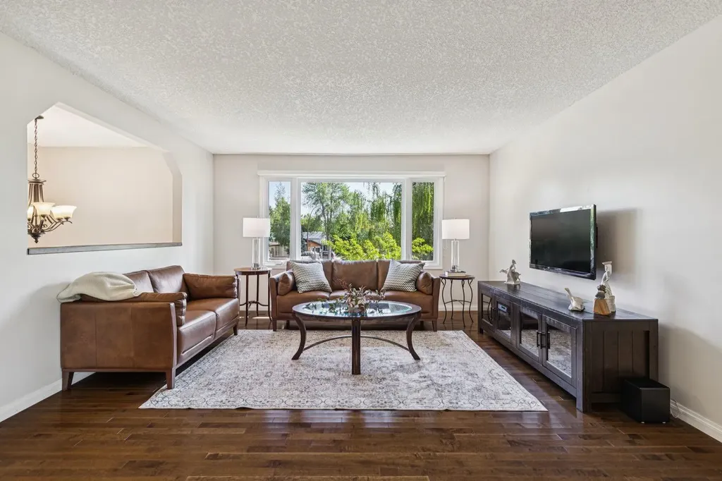 423 Canterbury Place SW Calgary AB T2W 2B6