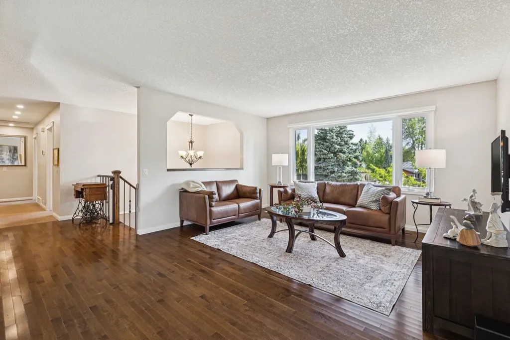 423 Canterbury Place SW Calgary AB T2W 2B6