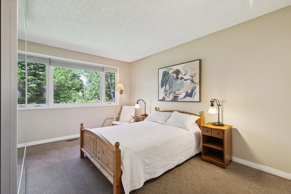 423 Canterbury Place SW Calgary AB T2W 2B6
