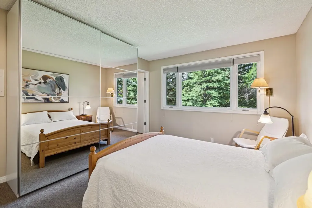 423 Canterbury Place SW Calgary AB T2W 2B6
