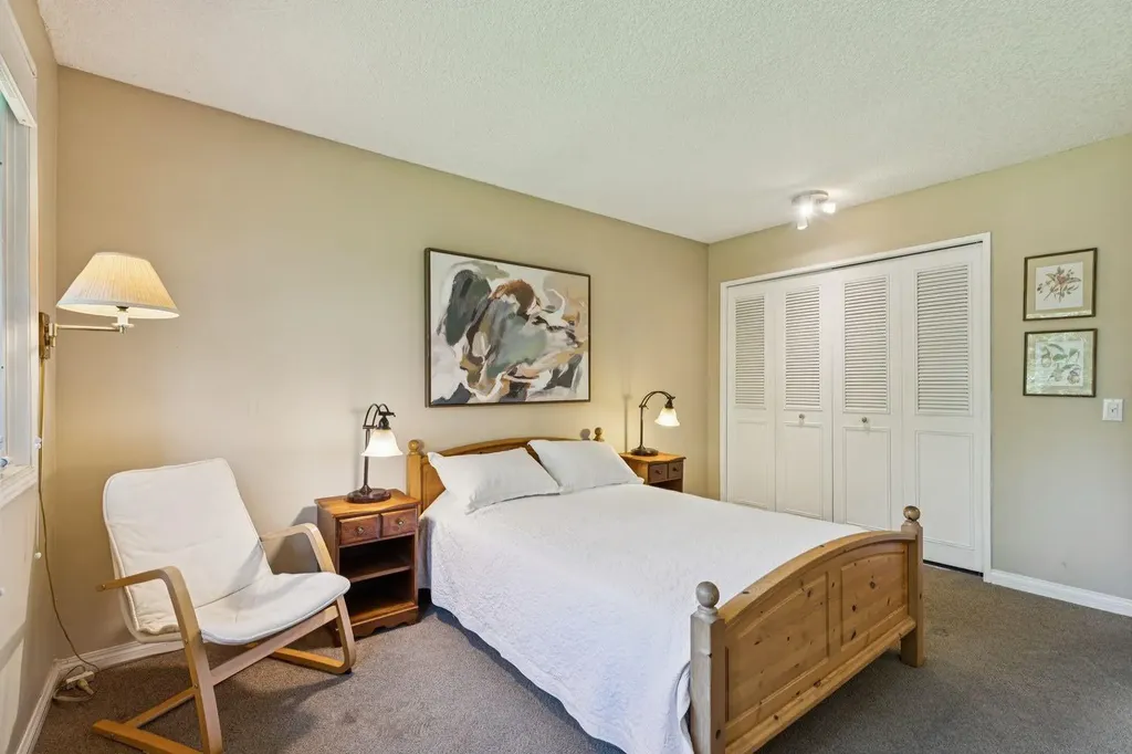 423 Canterbury Place SW Calgary AB T2W 2B6