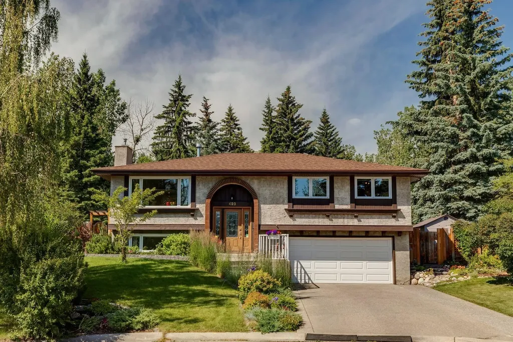 423 Canterbury Place SW Calgary AB T2W 2B6