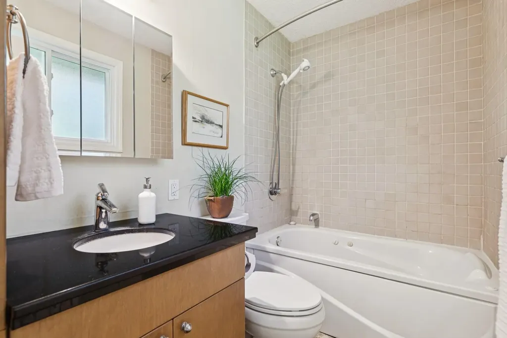 423 Canterbury Place SW Calgary AB T2W 2B6
