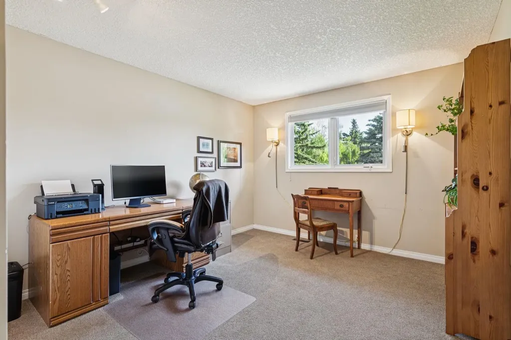 423 Canterbury Place SW Calgary AB T2W 2B6