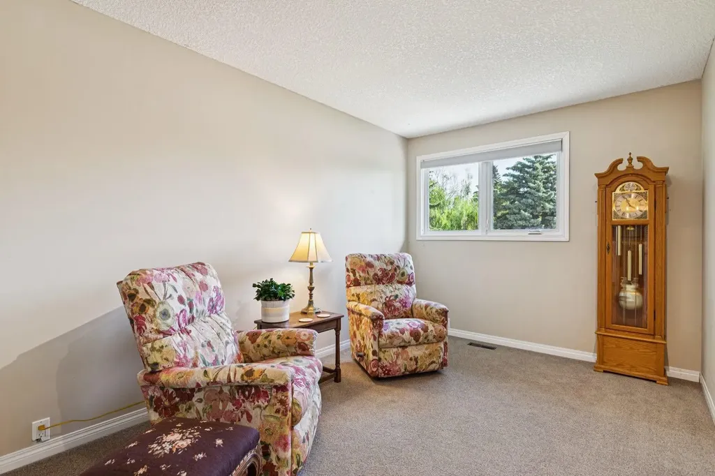 423 Canterbury Place SW Calgary AB T2W 2B6