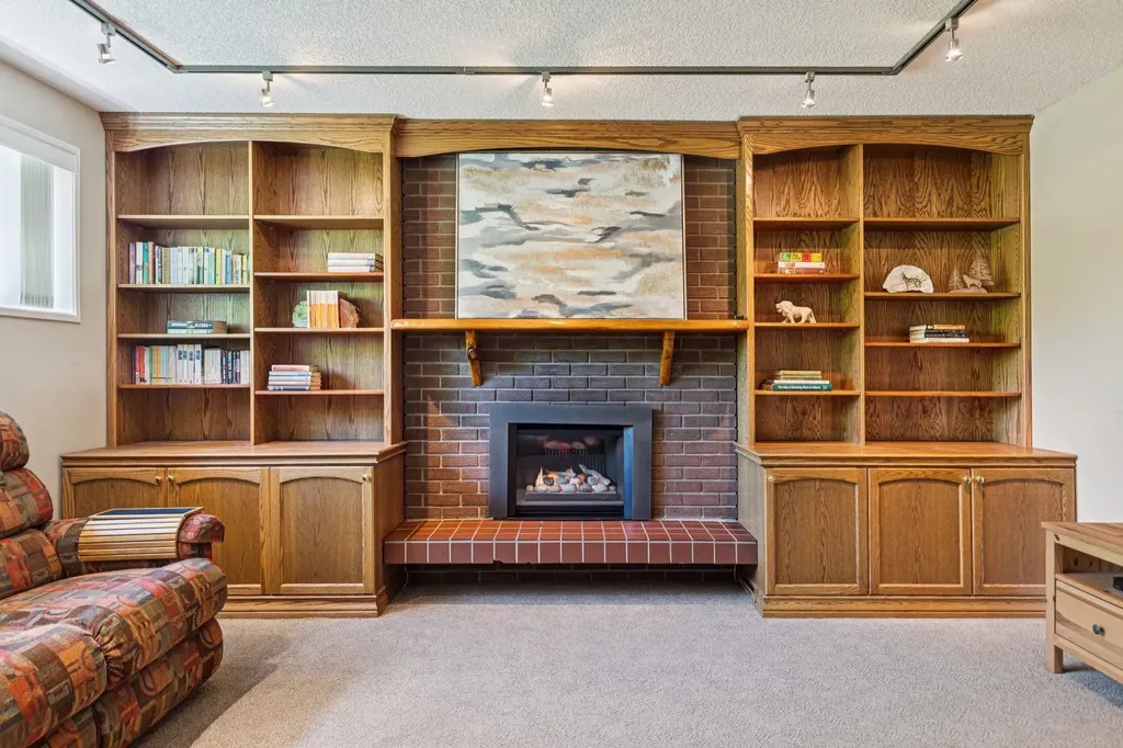 423 Canterbury Place SW Calgary AB T2W 2B6