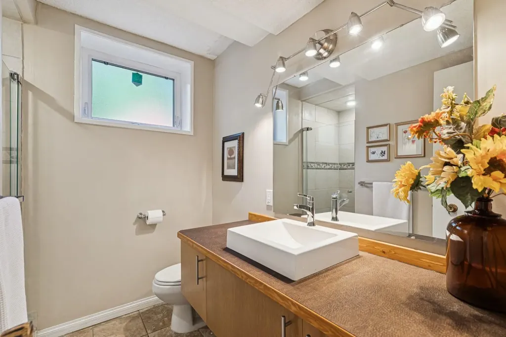 423 Canterbury Place SW Calgary AB T2W 2B6