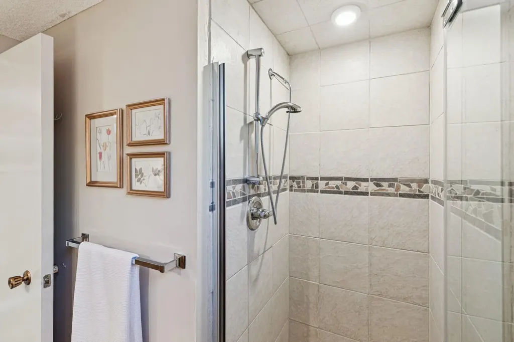 423 Canterbury Place SW Calgary AB T2W 2B6