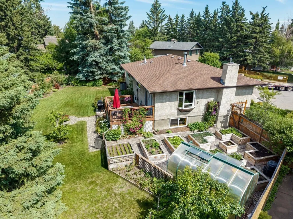 423 Canterbury Place SW Calgary AB T2W 2B6