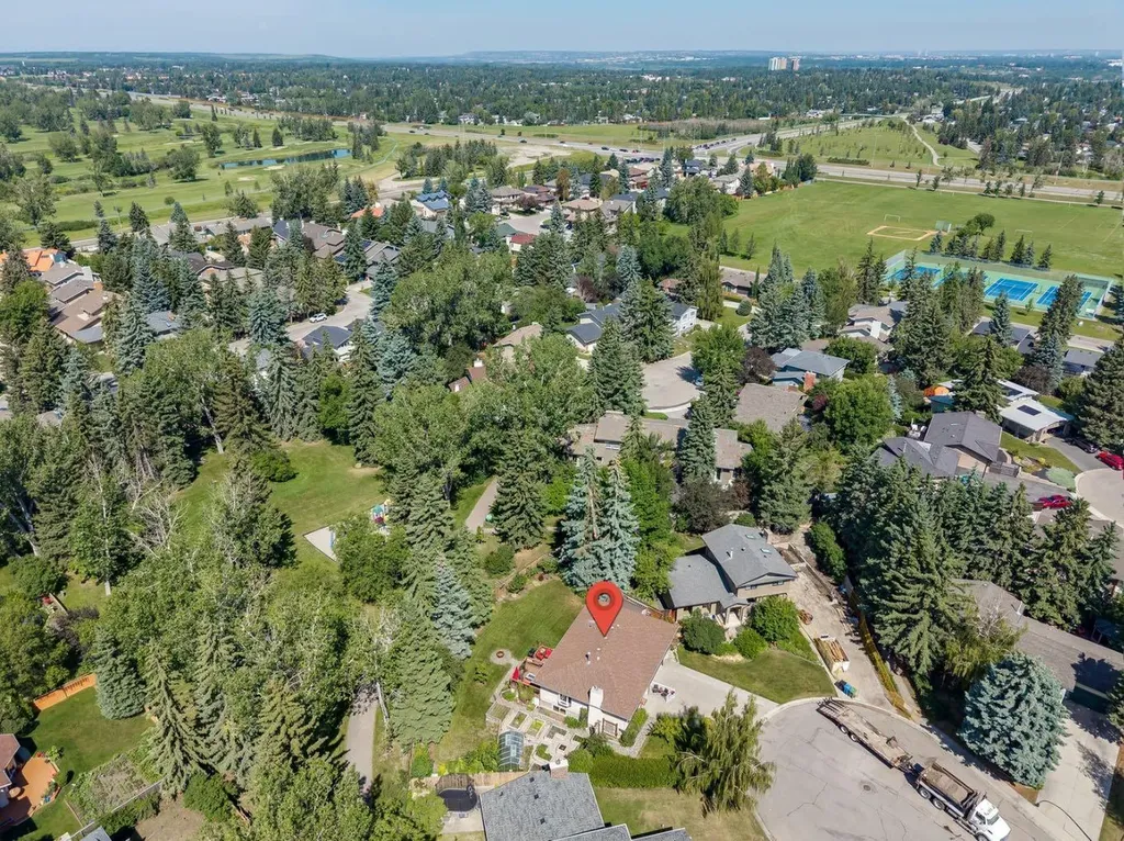 423 Canterbury Place SW Calgary AB T2W 2B6