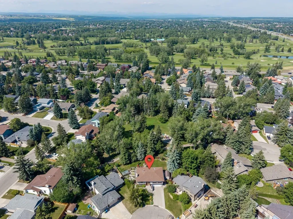 423 Canterbury Place SW Calgary AB T2W 2B6
