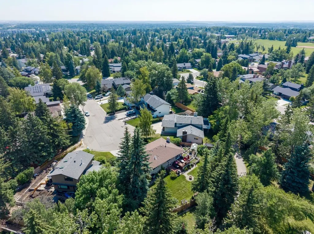 423 Canterbury Place SW Calgary AB T2W 2B6