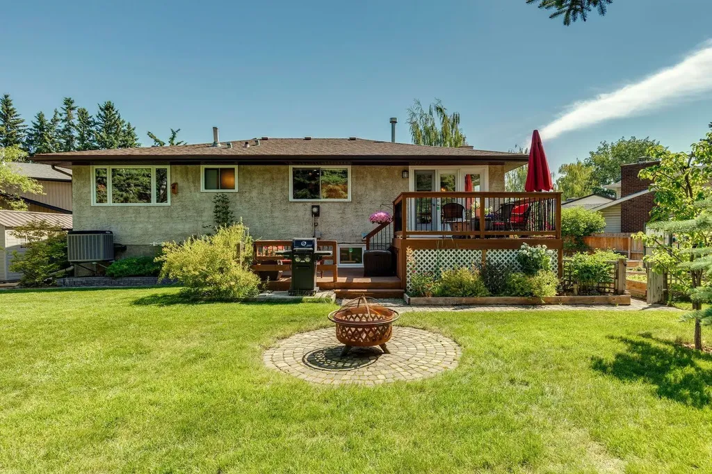 423 Canterbury Place SW Calgary AB T2W 2B6