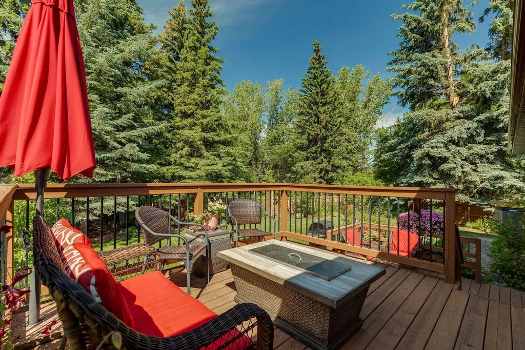 423 Canterbury Place SW Calgary AB T2W 2B6
