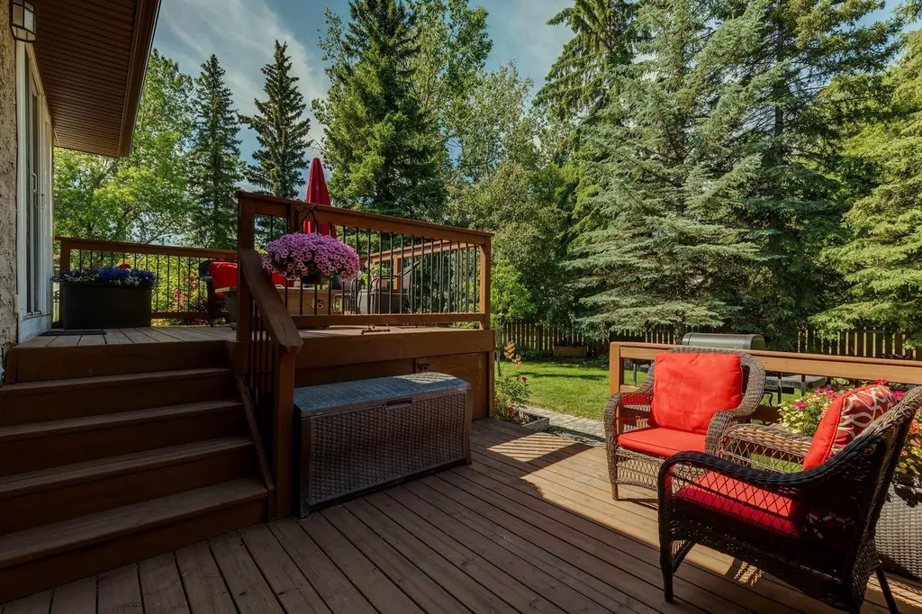 423 Canterbury Place SW Calgary AB T2W 2B6